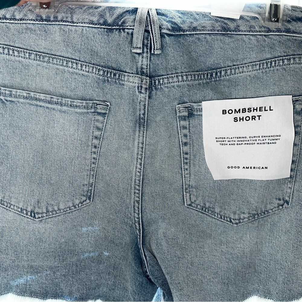 Good American Bombshell Denim Shorts - Picture 4 of 5